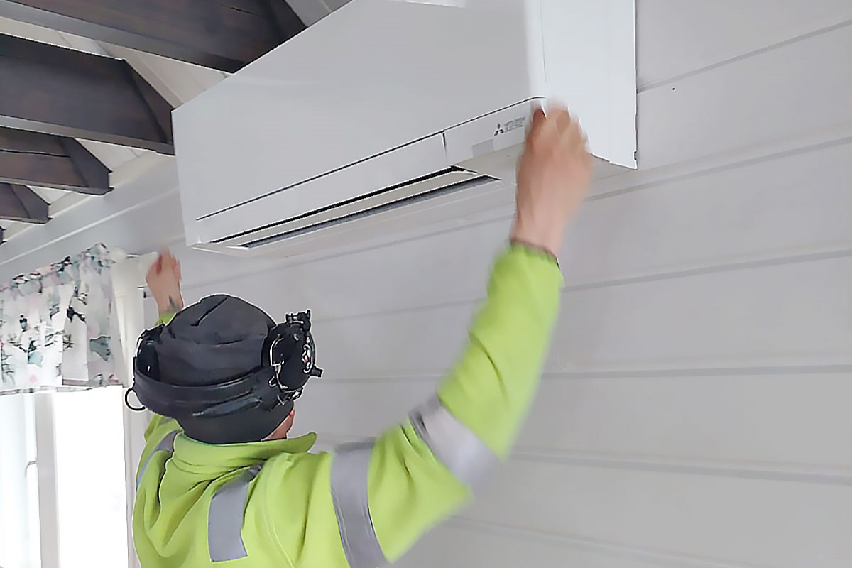 ilmalämpöpumpun sisäyksikön asennus