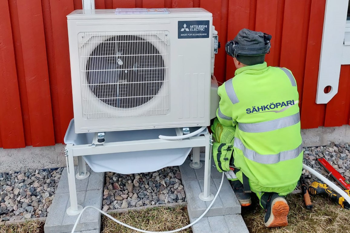 ilmalämpöpumpun ulkoyksikön asennus